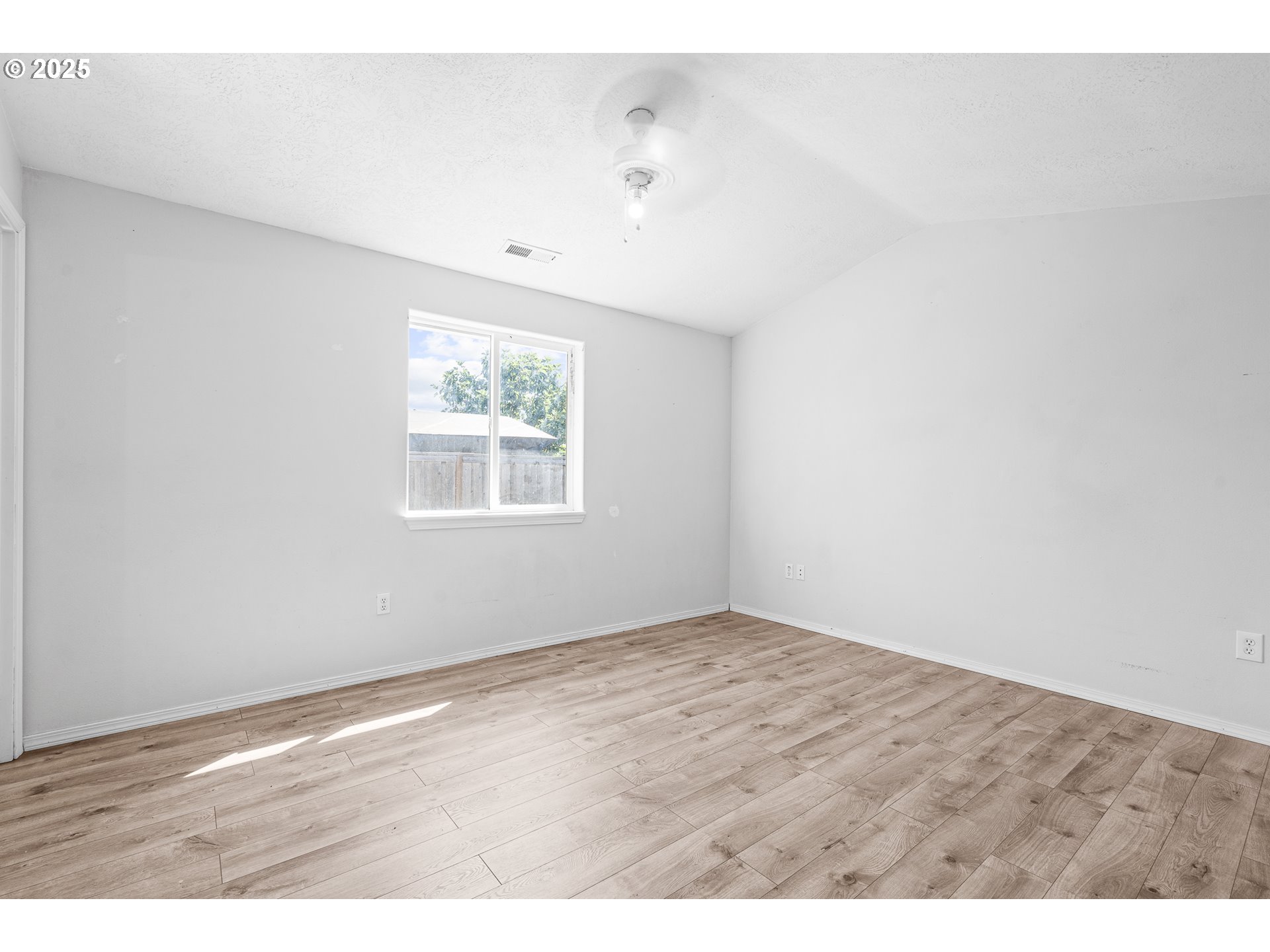 307 FLOWER LN