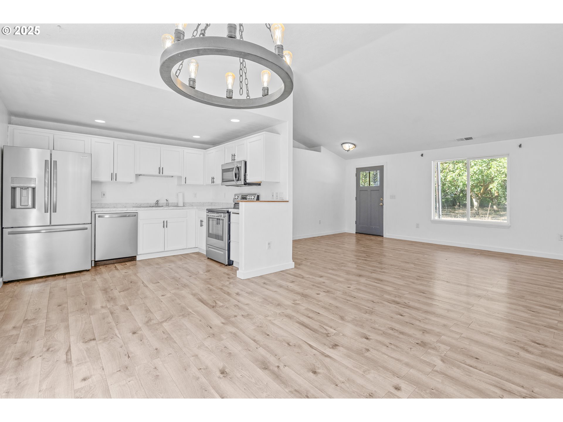 307 FLOWER LN