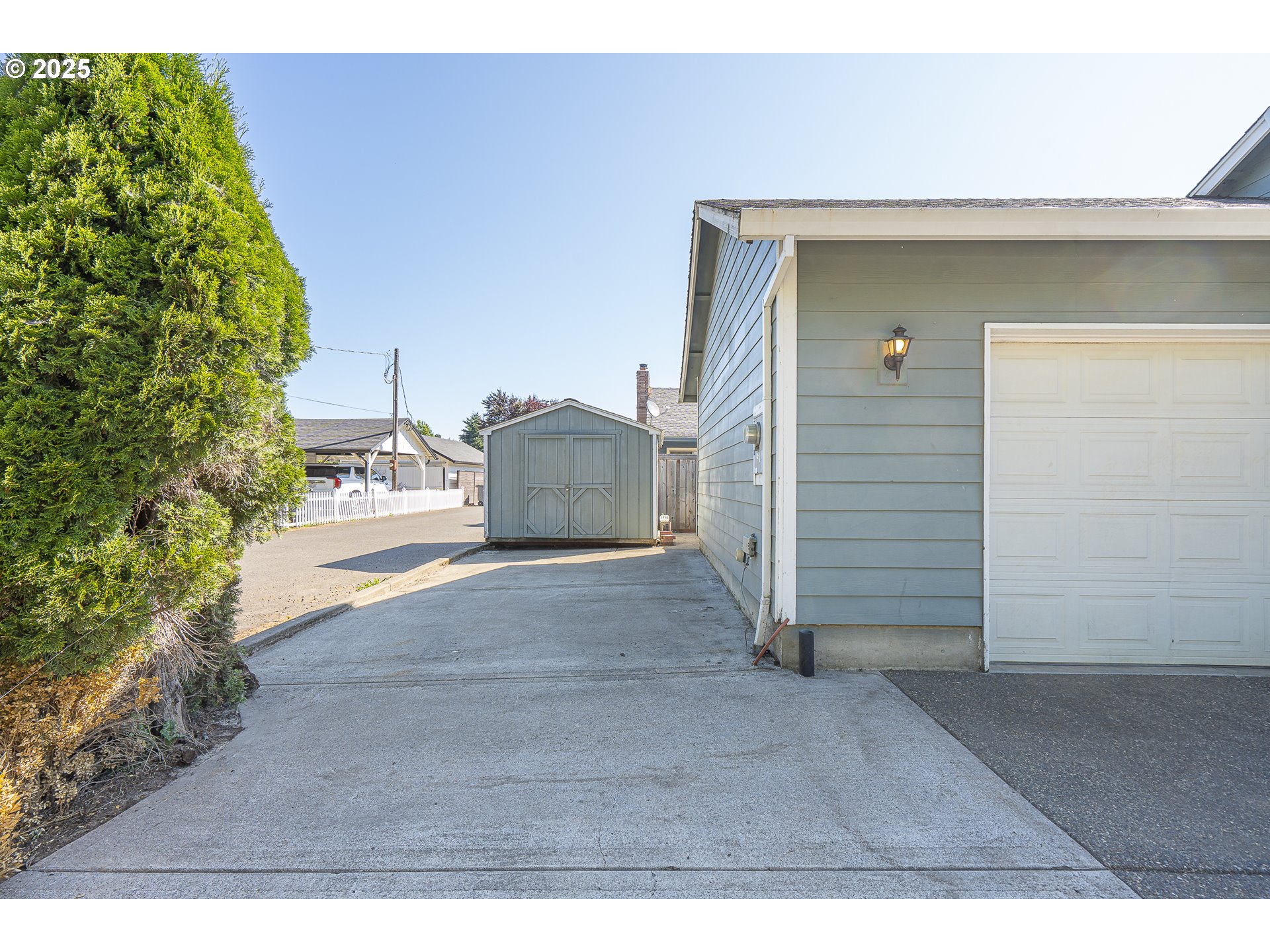 307 FLOWER LN