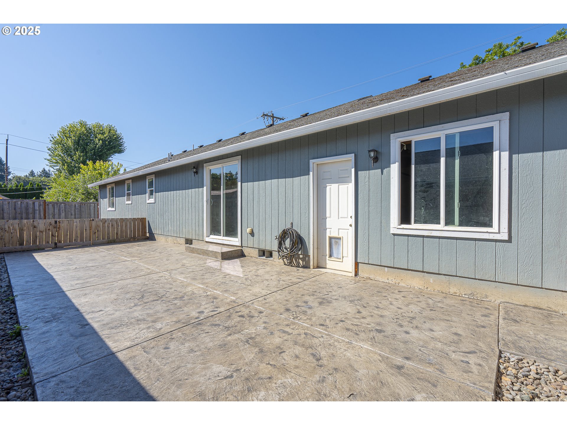 307 FLOWER LN