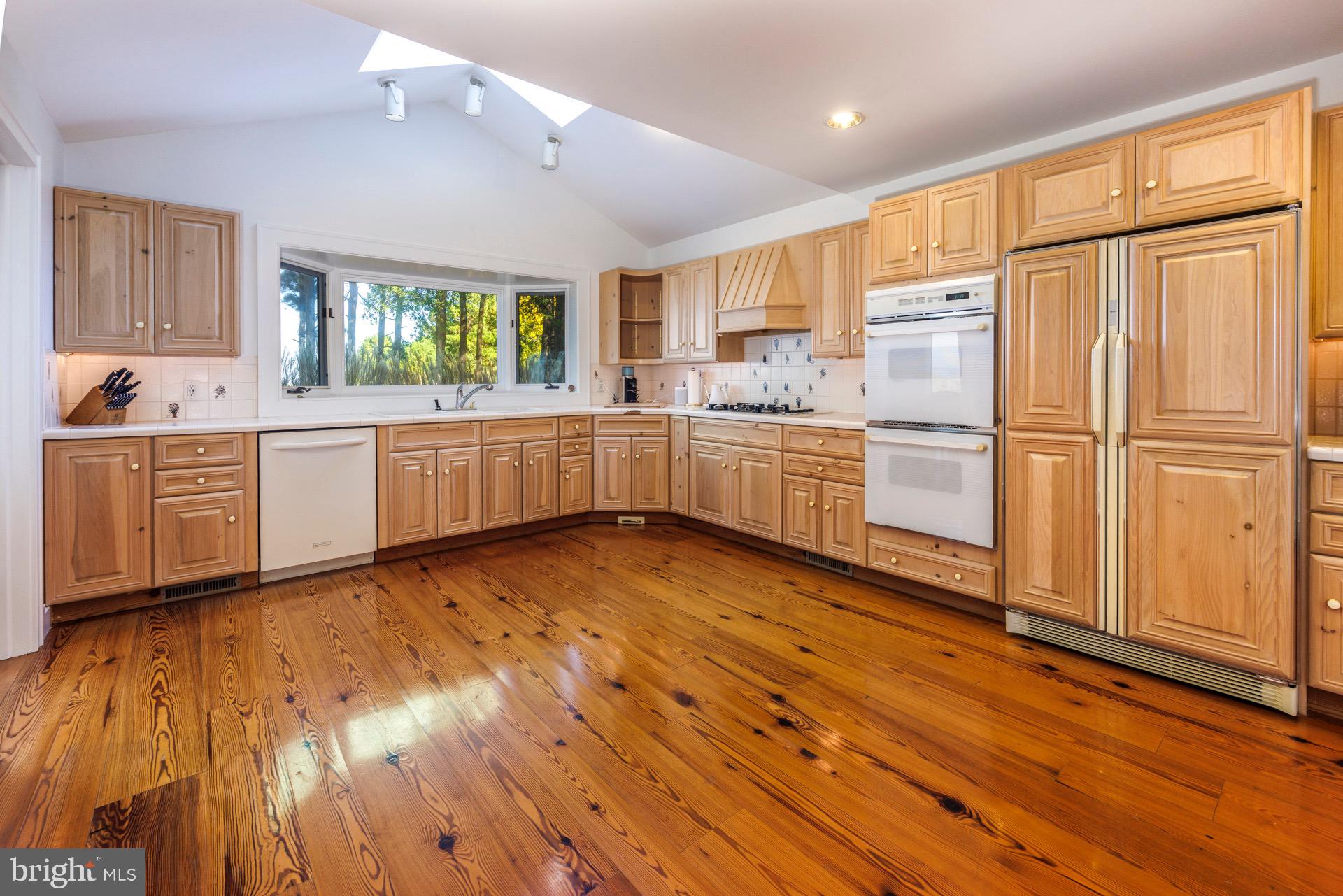 5032 Black Walnut Point ROAD
