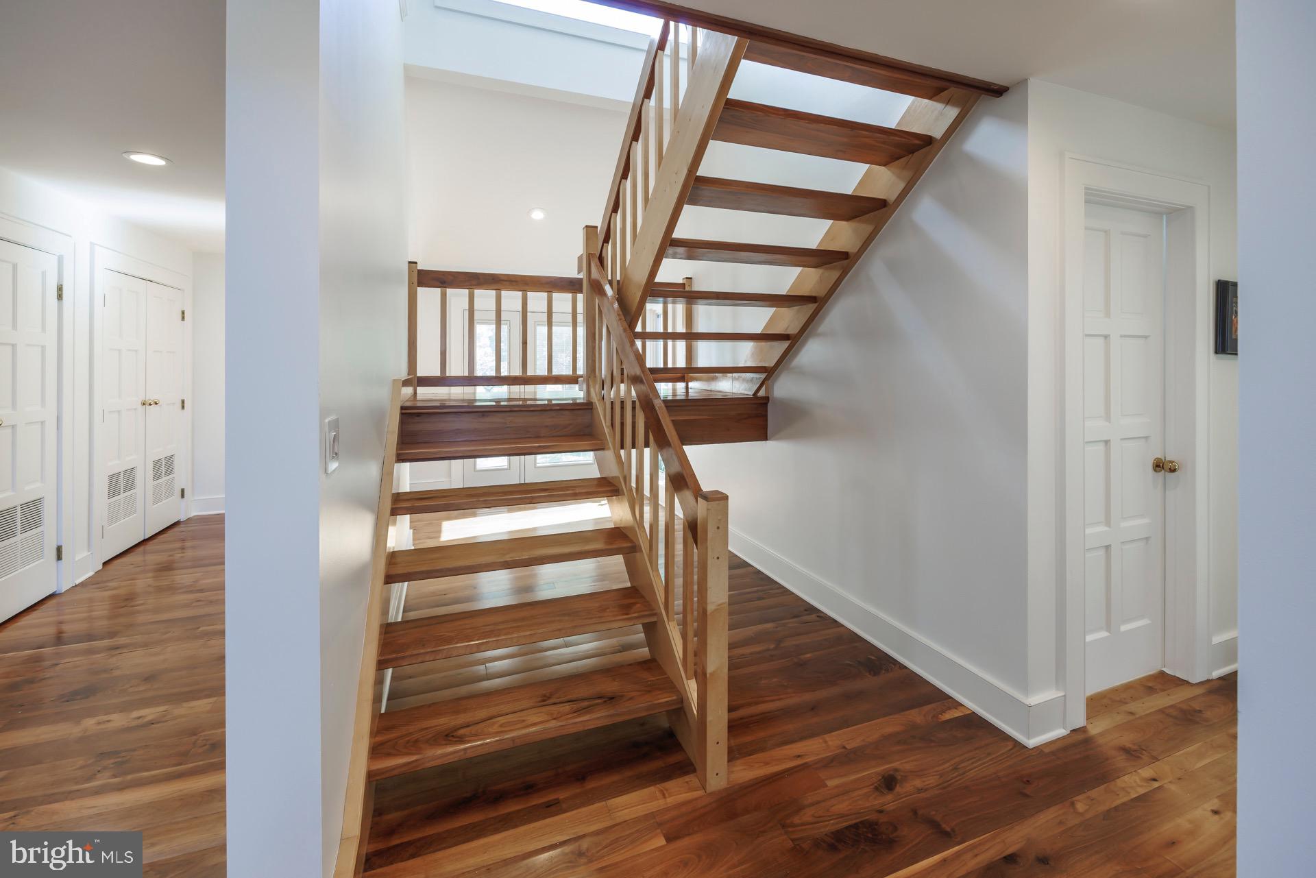 5032 Black Walnut Point ROAD