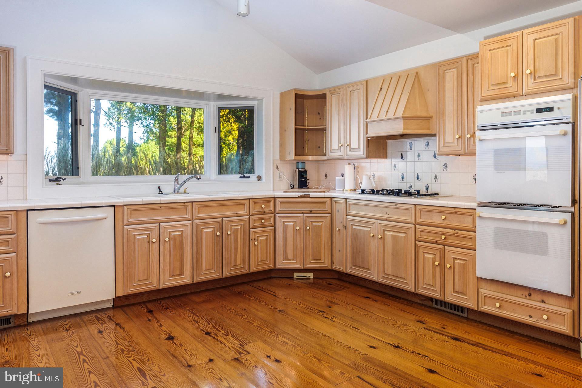 5032 Black Walnut Point ROAD