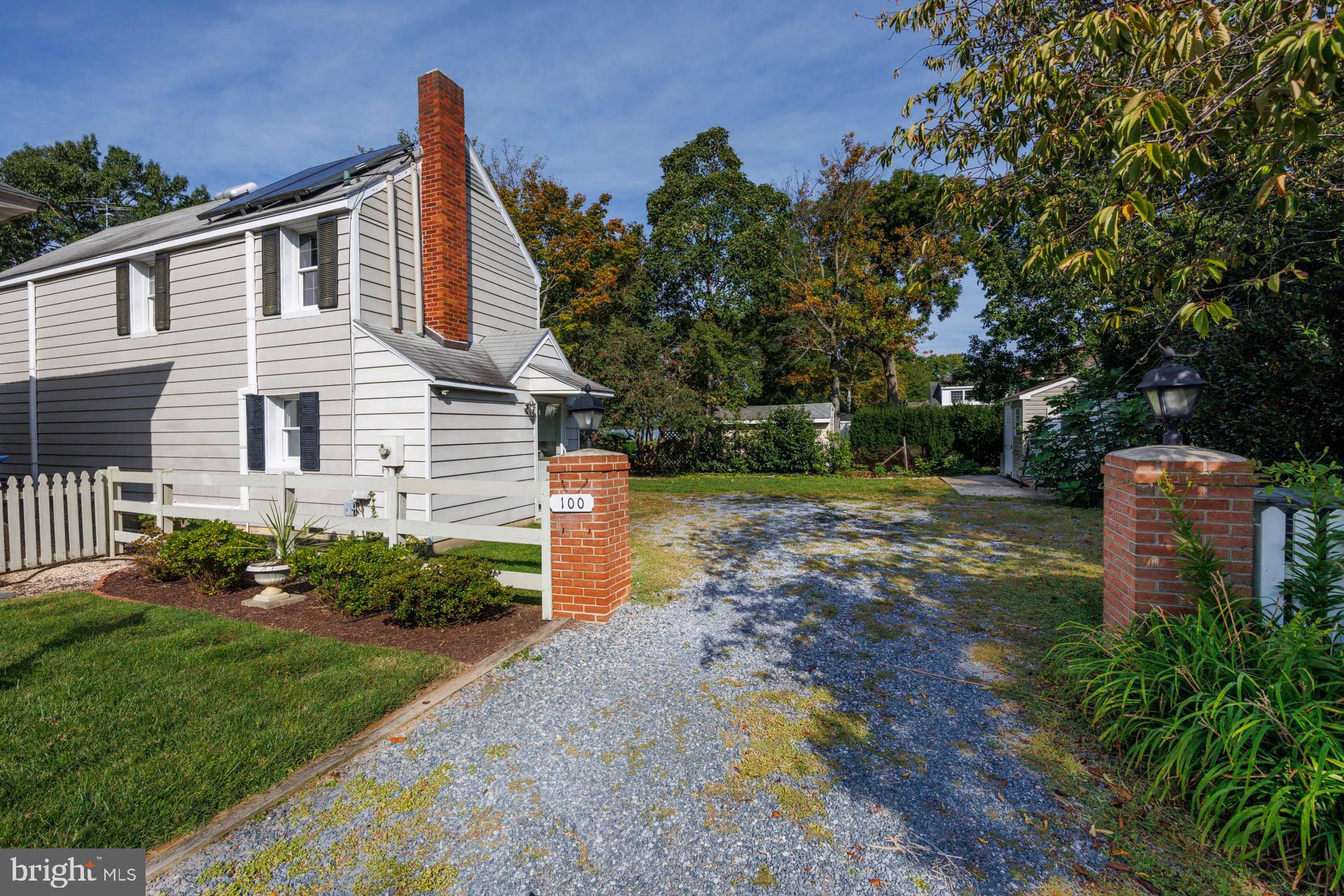 100 Sullivans ALLEY
