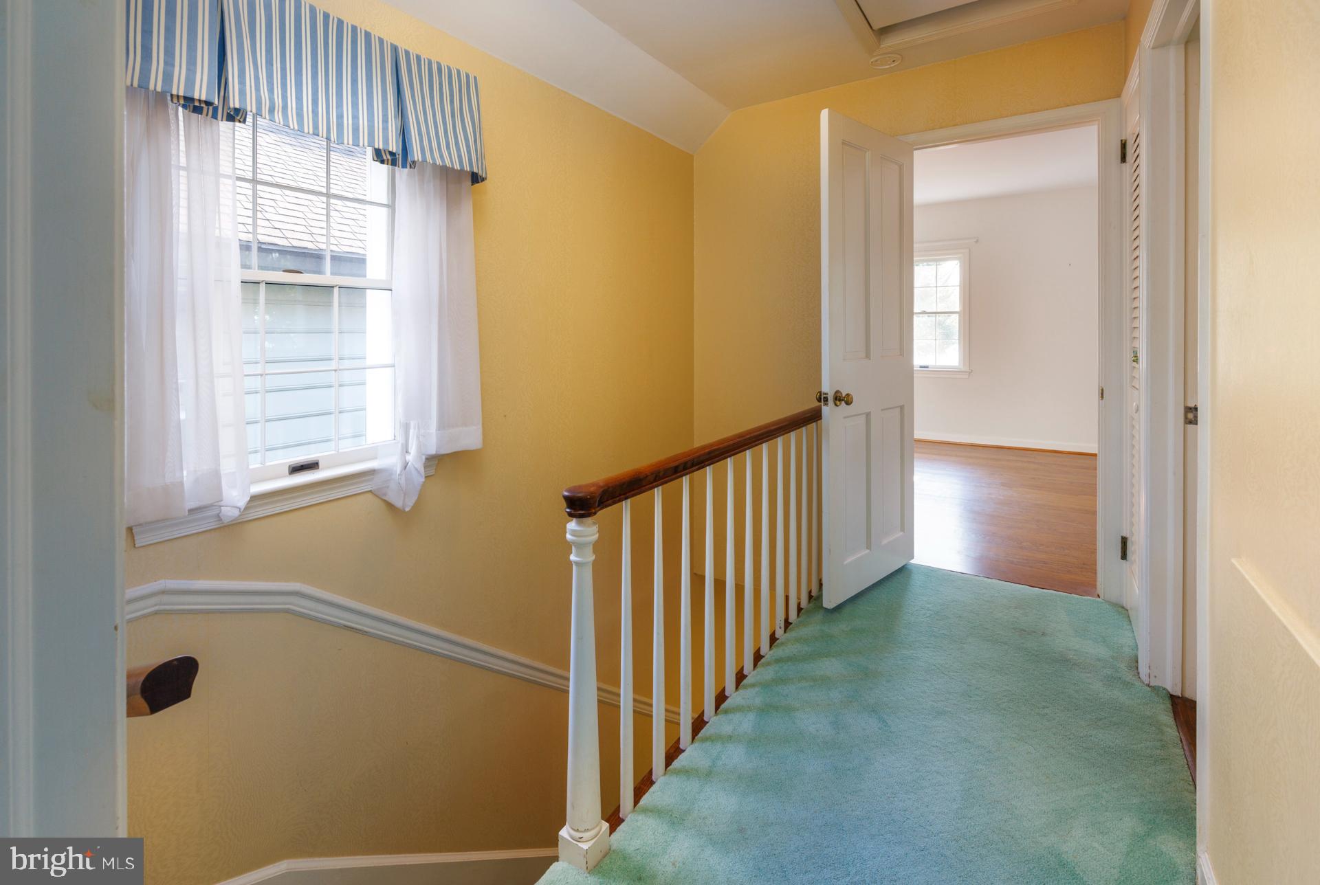 100 Sullivans ALLEY