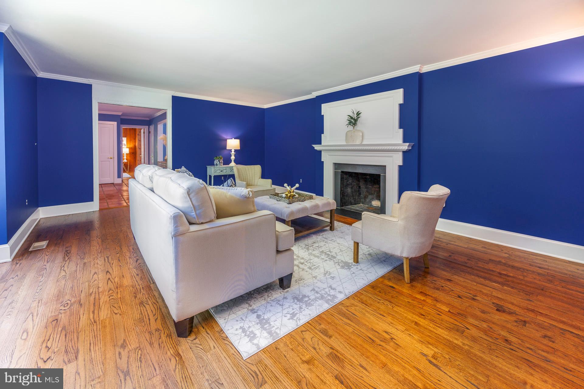 6182 Waterloo Dr