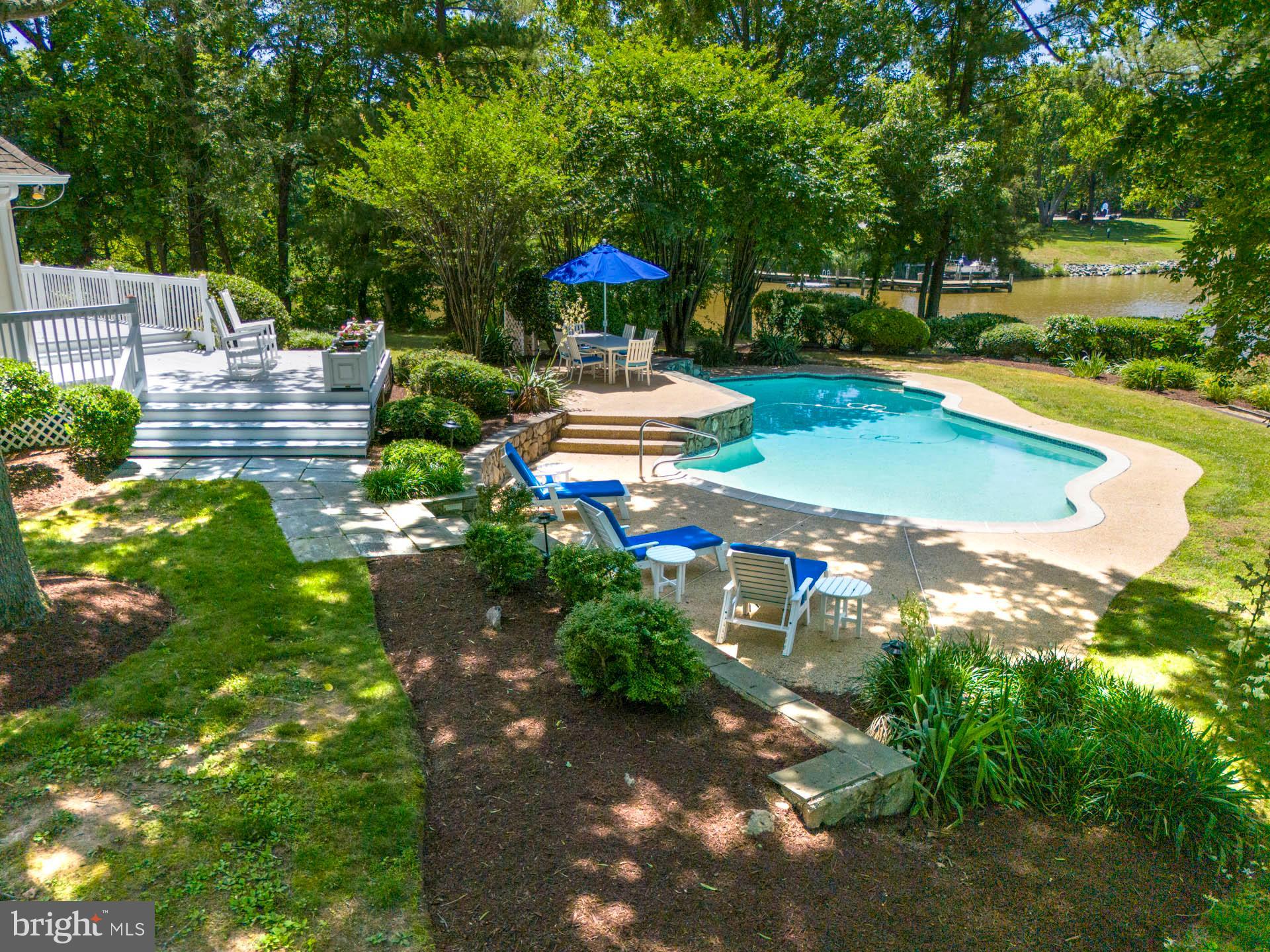 6182 Waterloo Dr
