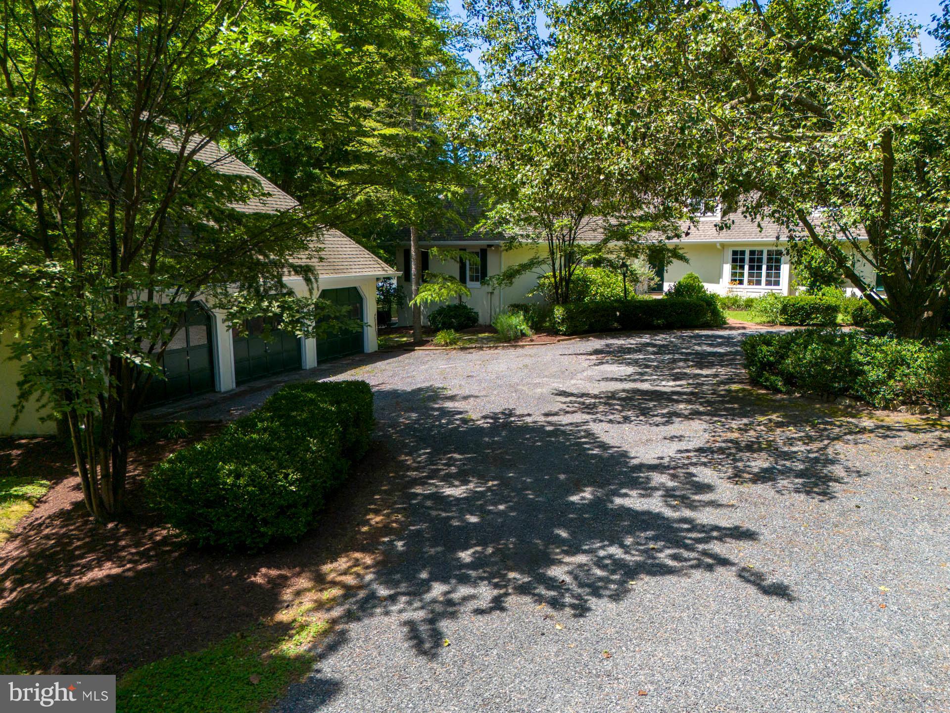 6182 Waterloo Dr