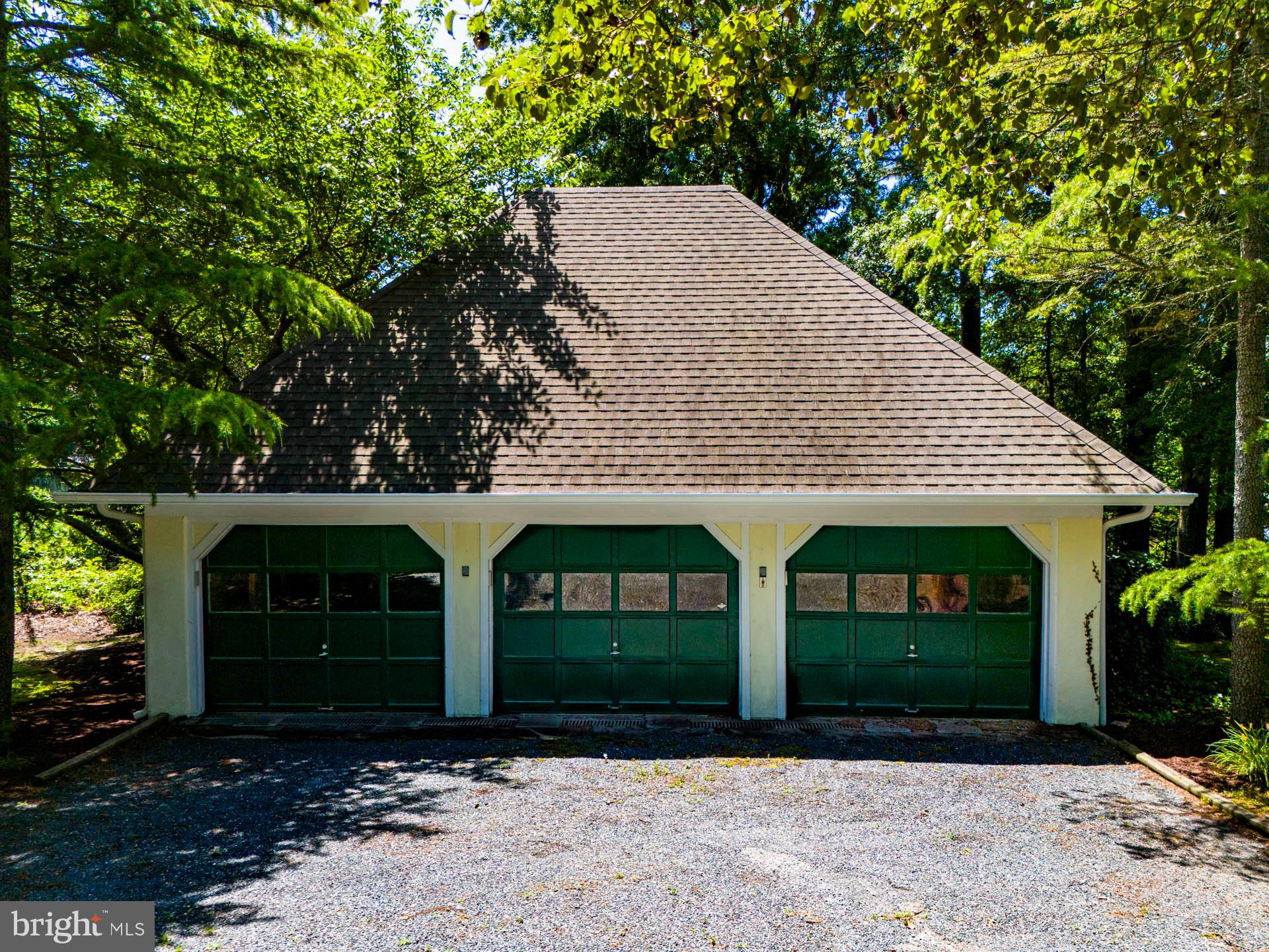 6182 Waterloo Dr