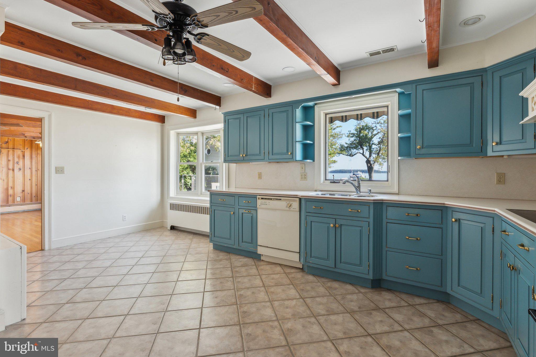 1015 Riverview Terr