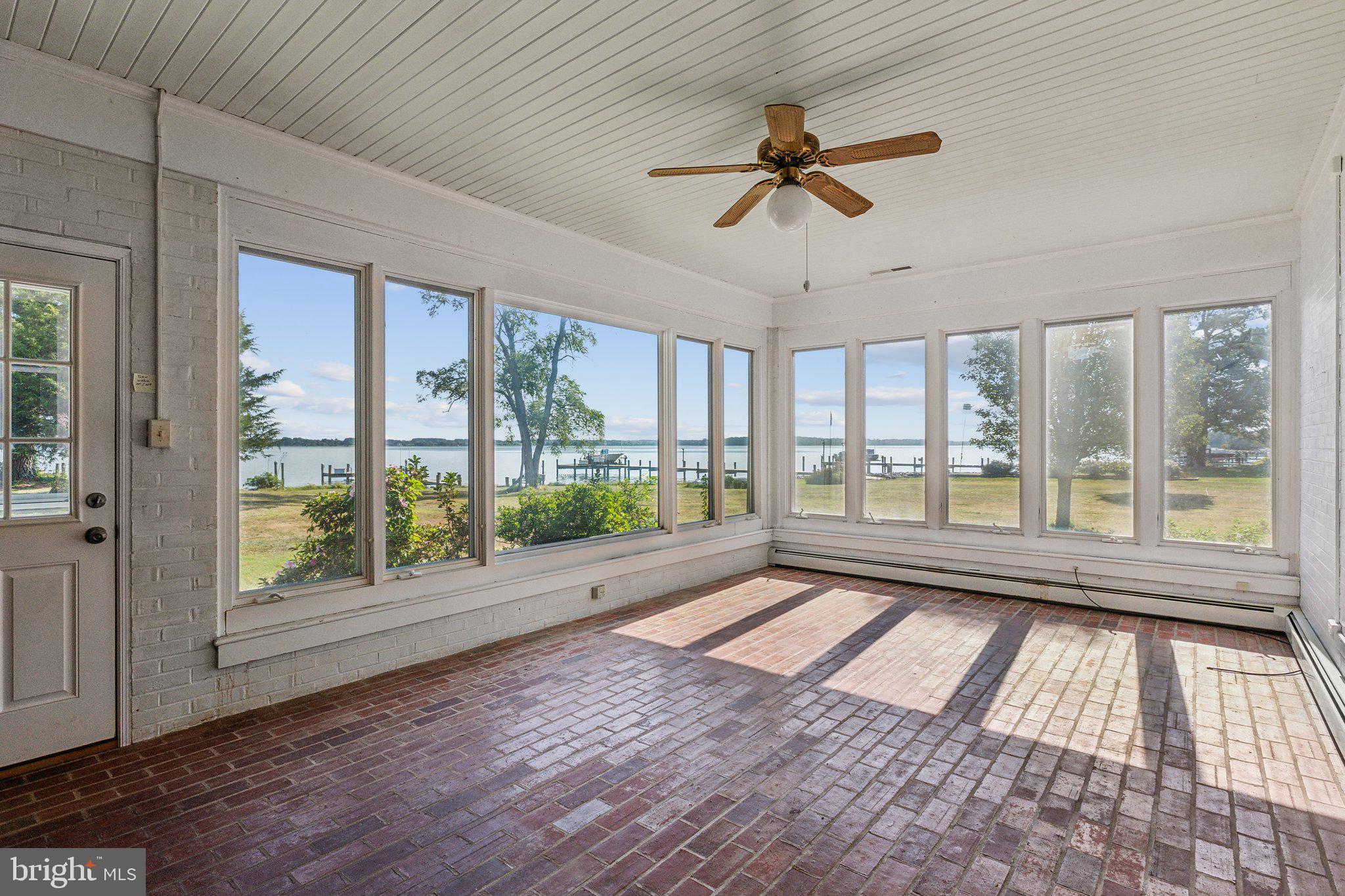 1015 Riverview Terr