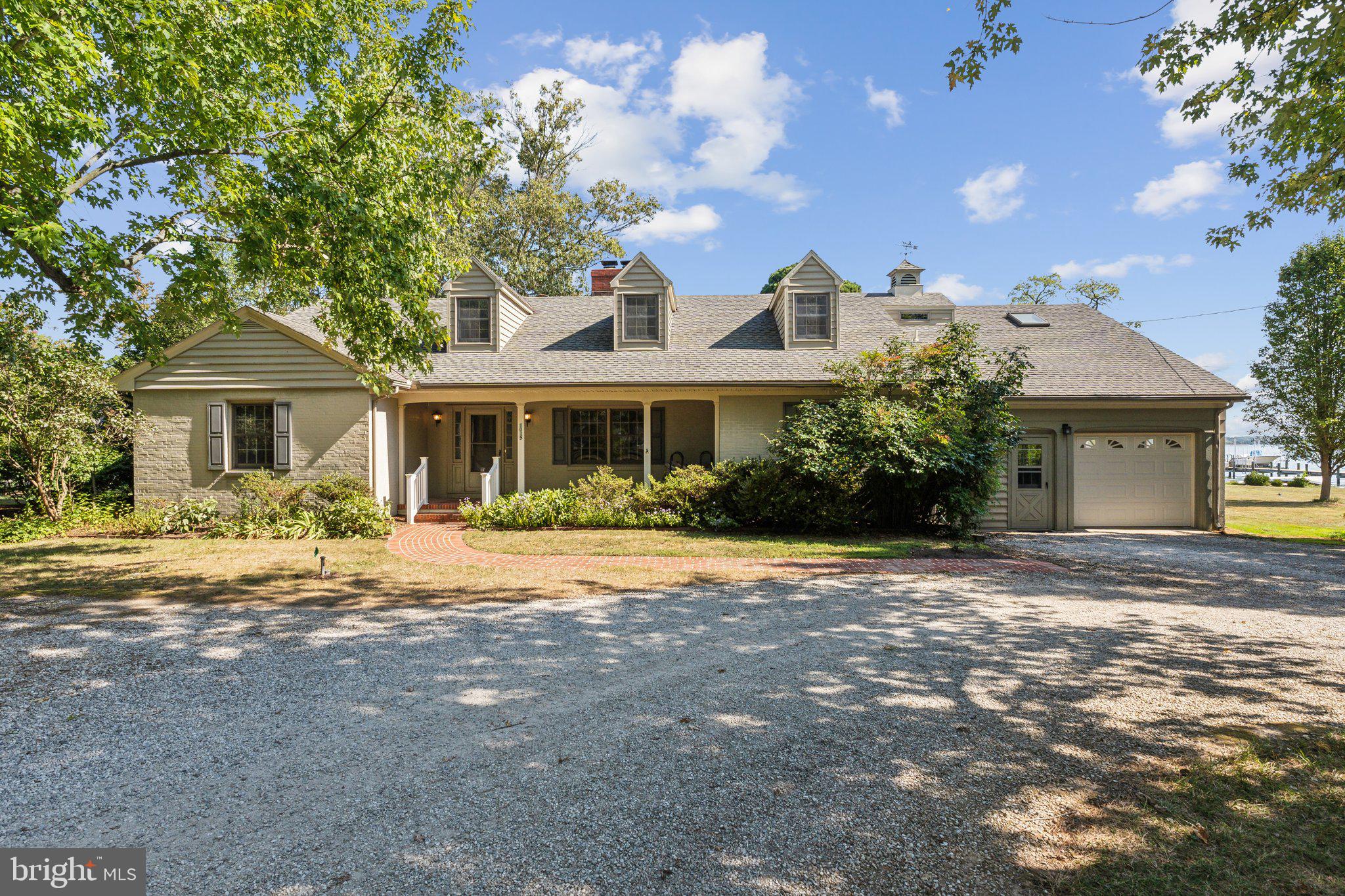 1015 Riverview Terr