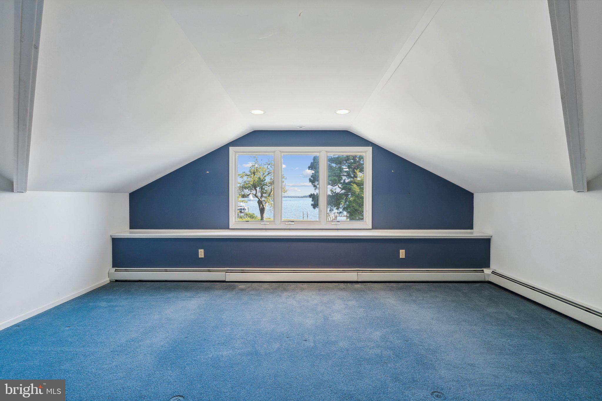 1015 Riverview Terr