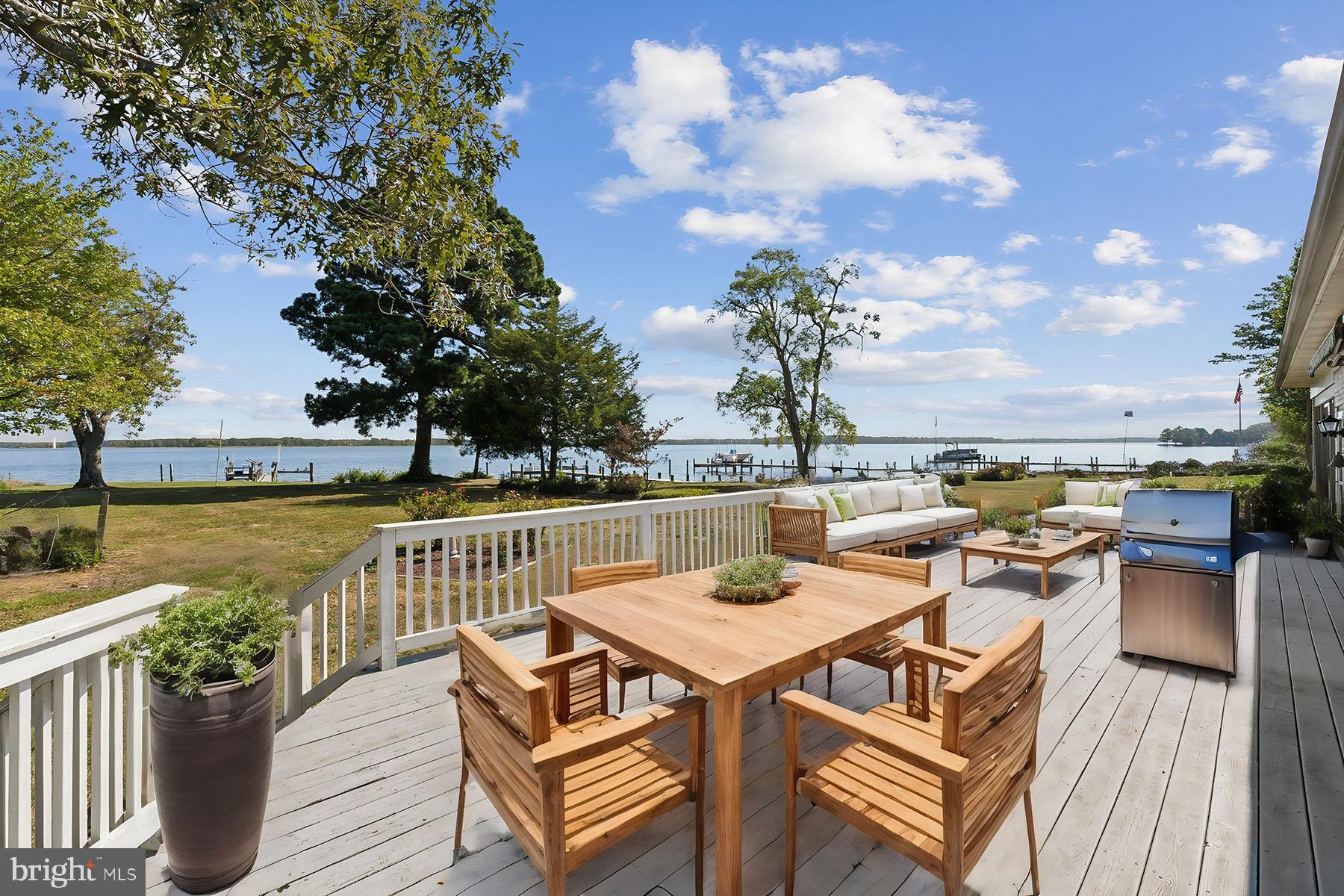 1015 Riverview Terr