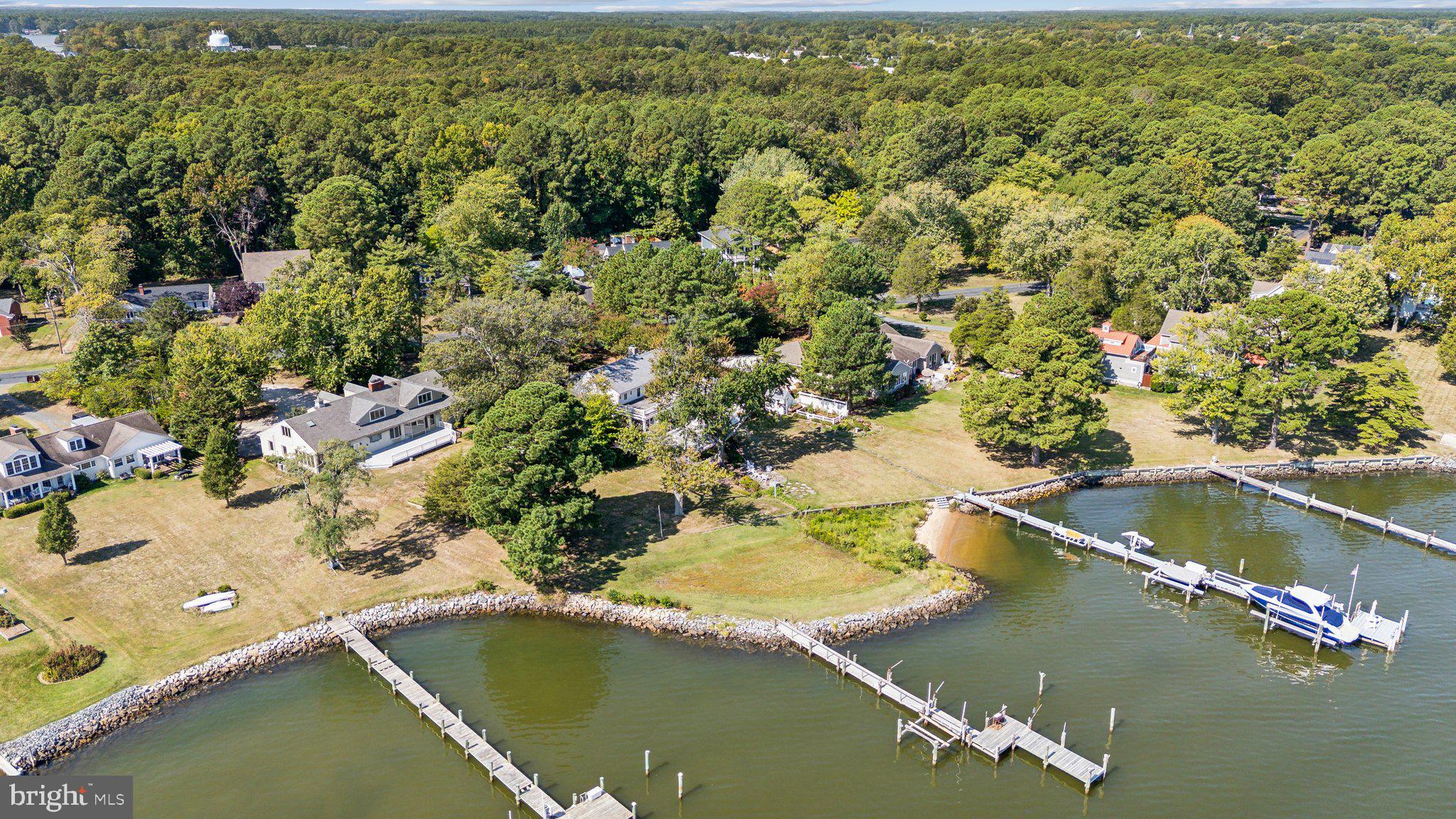 1015 Riverview Terr