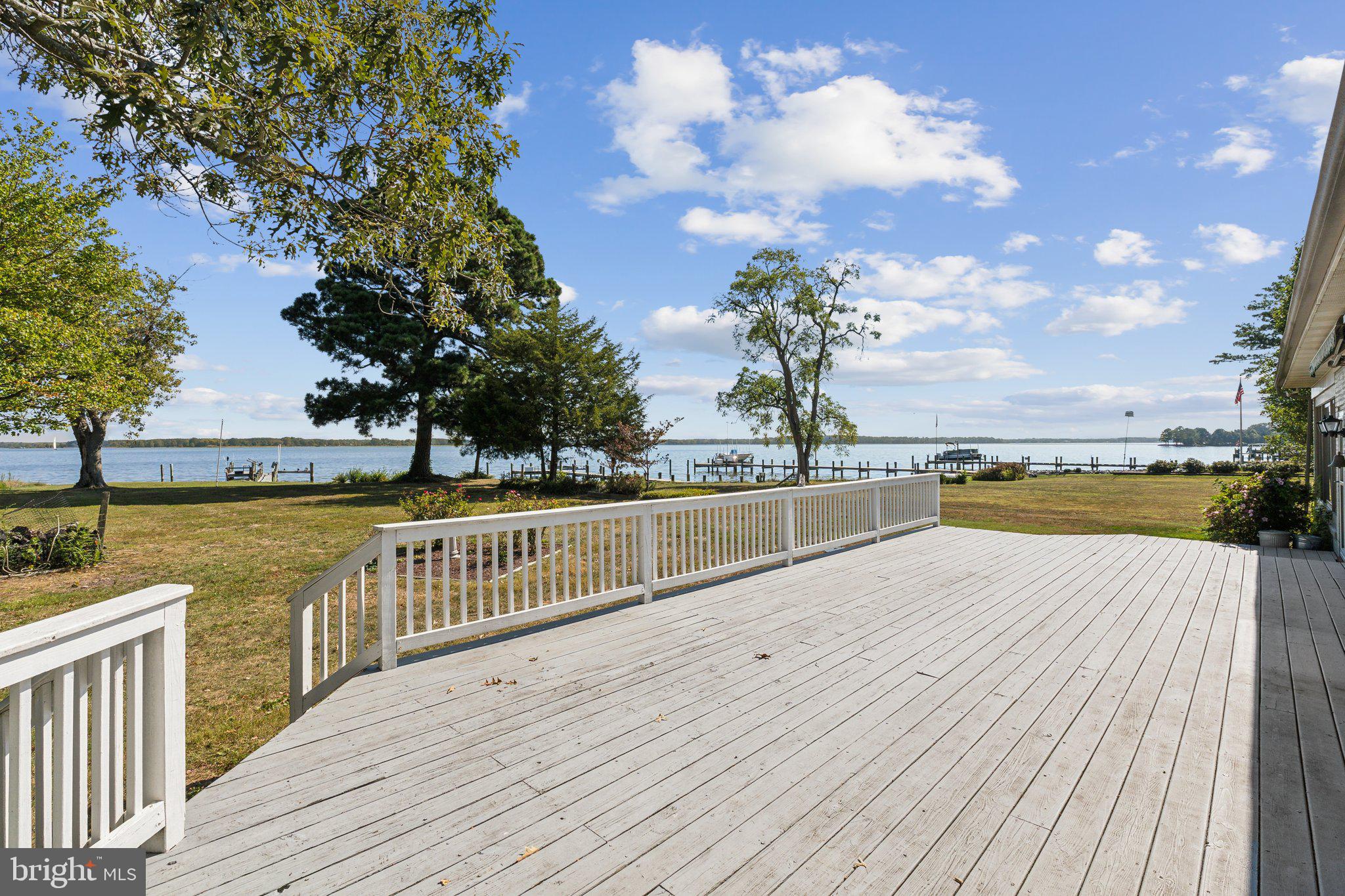 1015 Riverview Terr