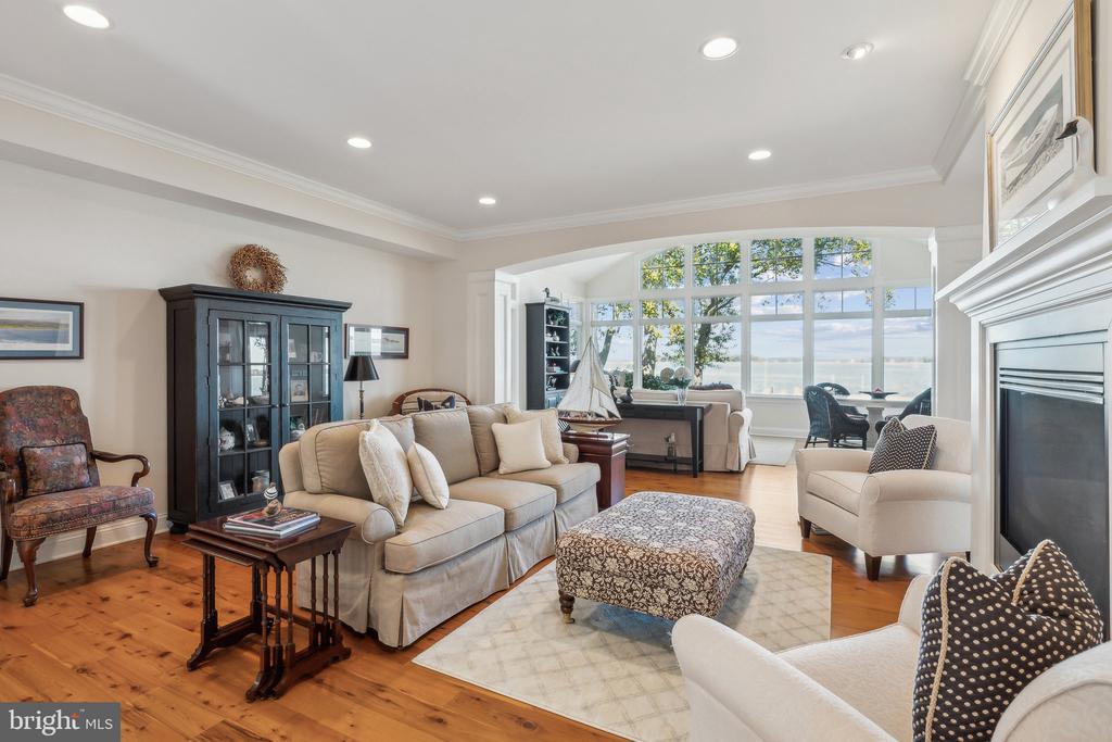 1003 Riverview Ter