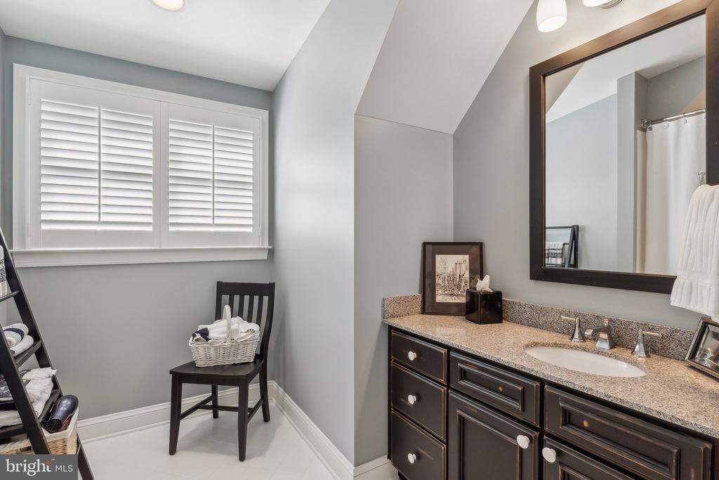 1003 Riverview Ter