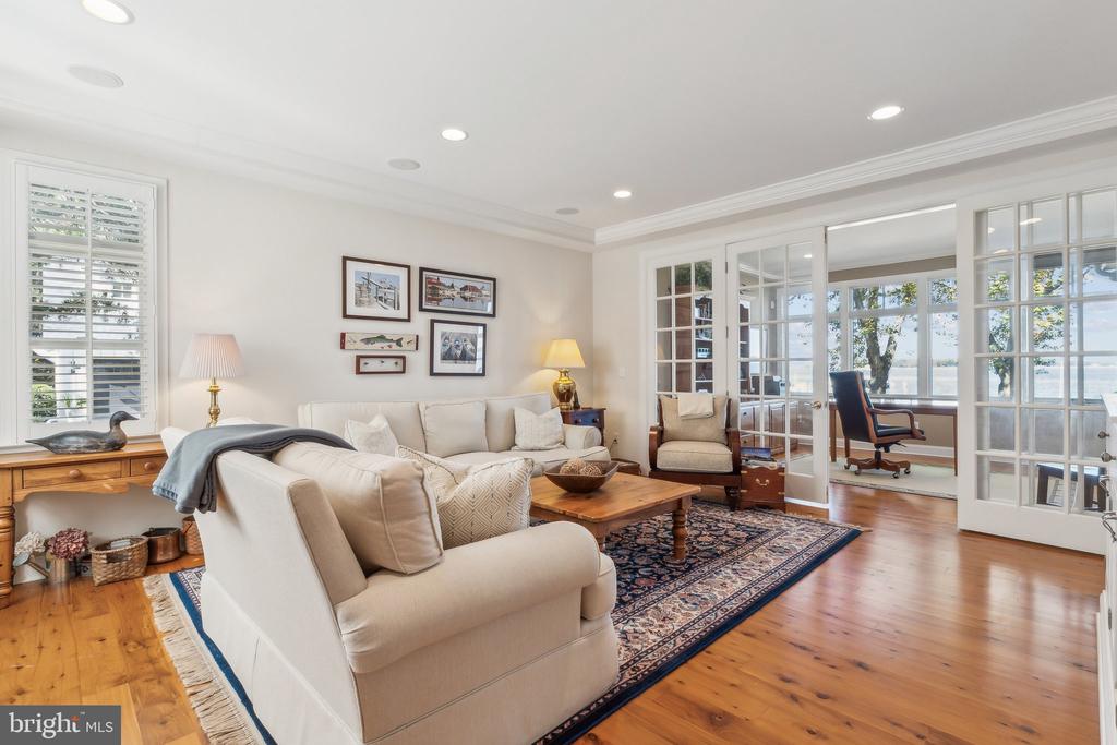 1003 Riverview Ter