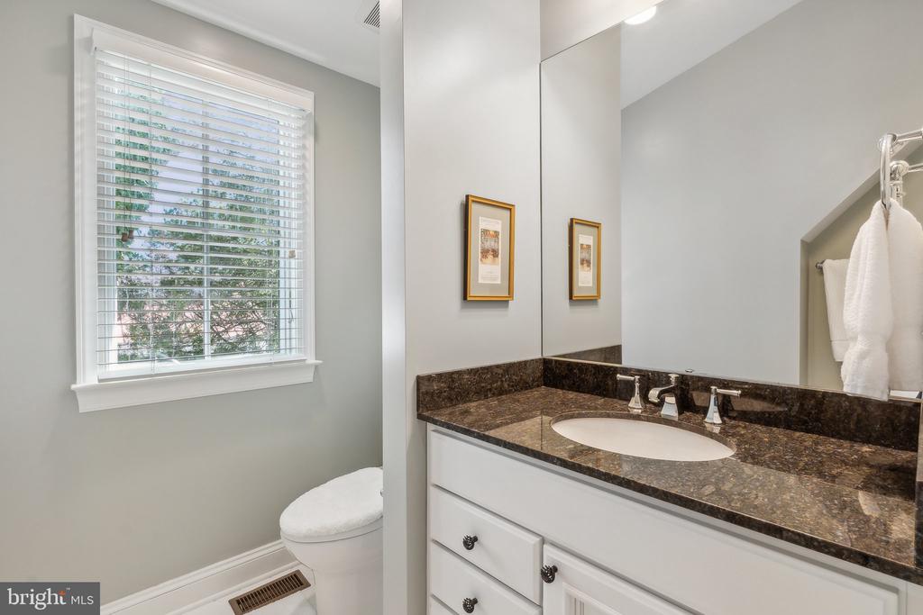 1003 Riverview Ter