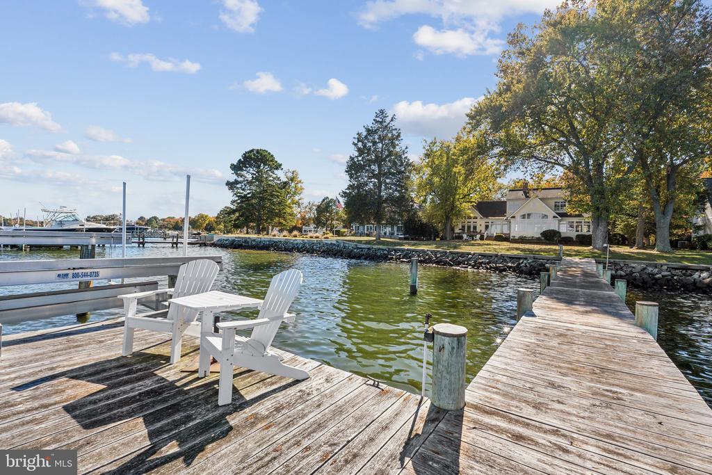 1003 Riverview Ter