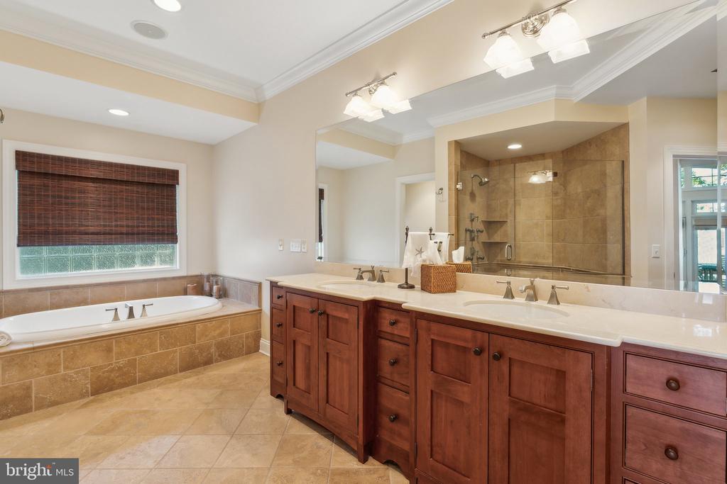 1003 Riverview Ter