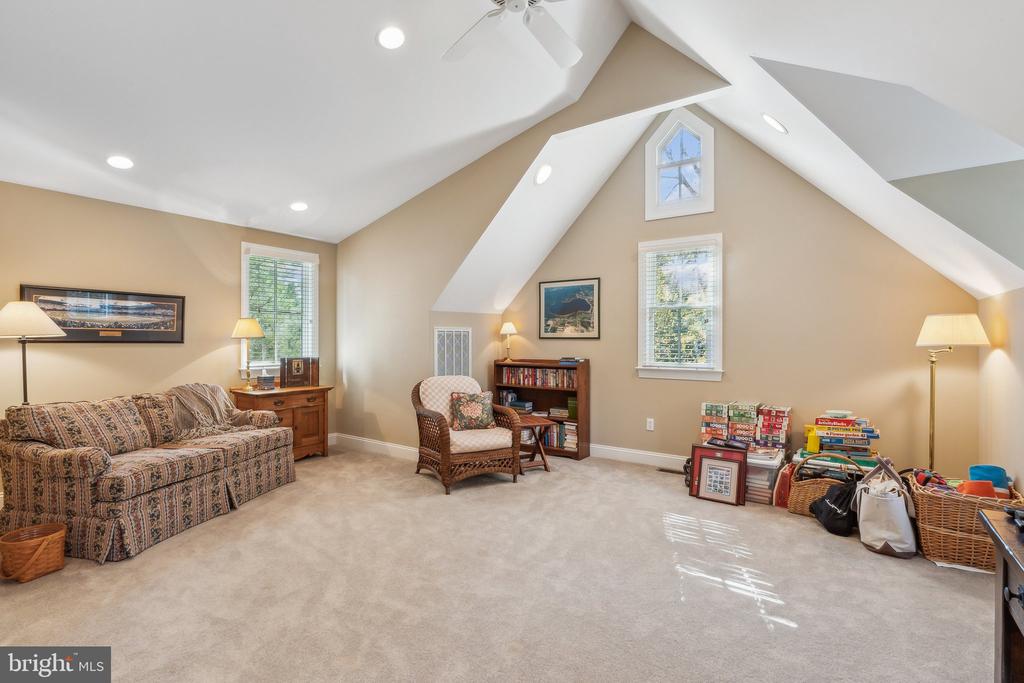 1003 Riverview Ter