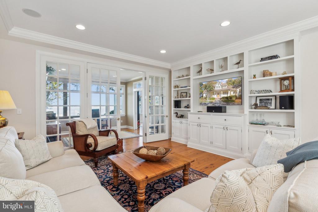 1003 Riverview Ter