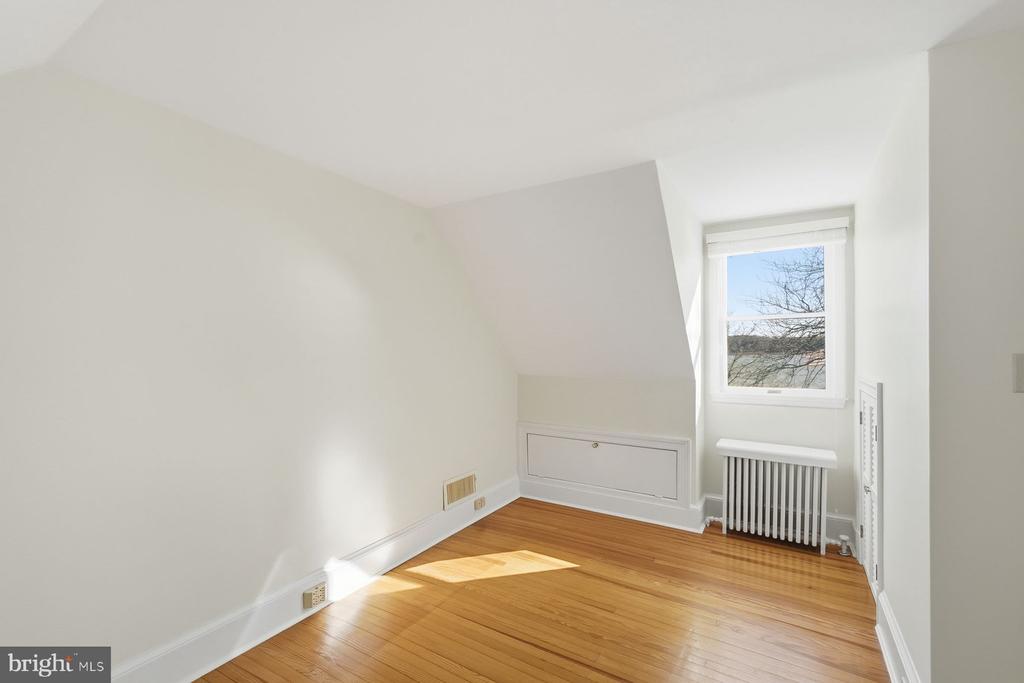 8515 DEEP COVE ROAD