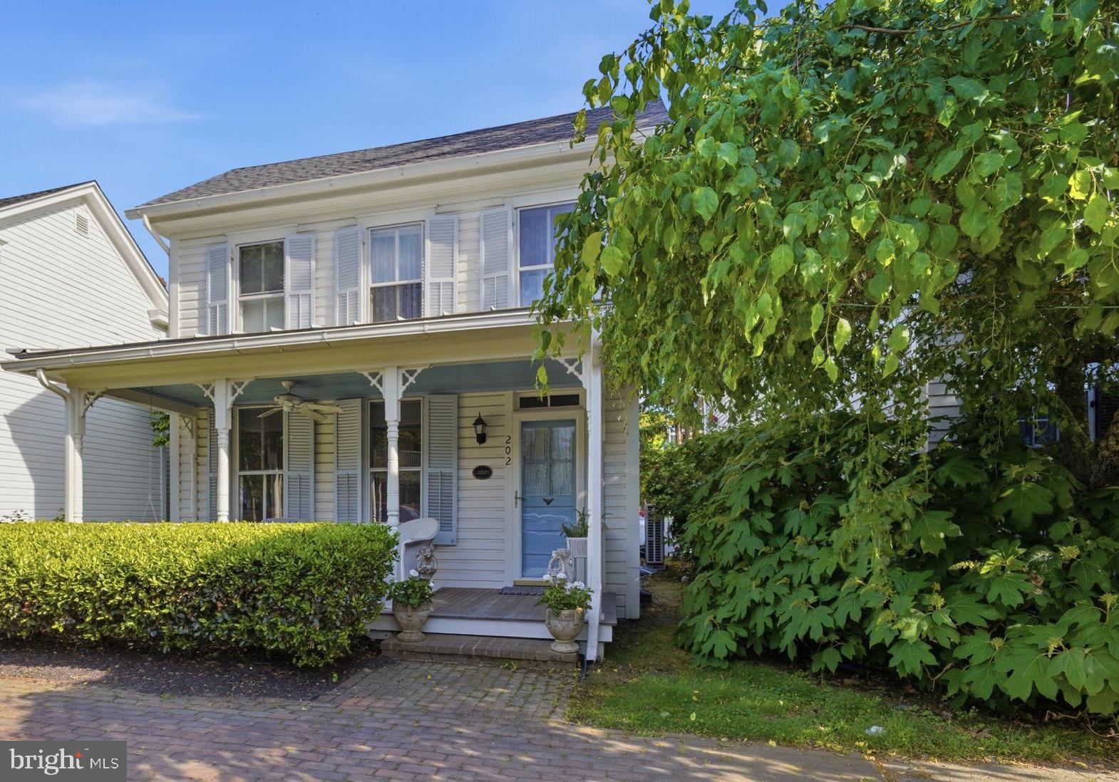 202 E CHESTNUT STREET