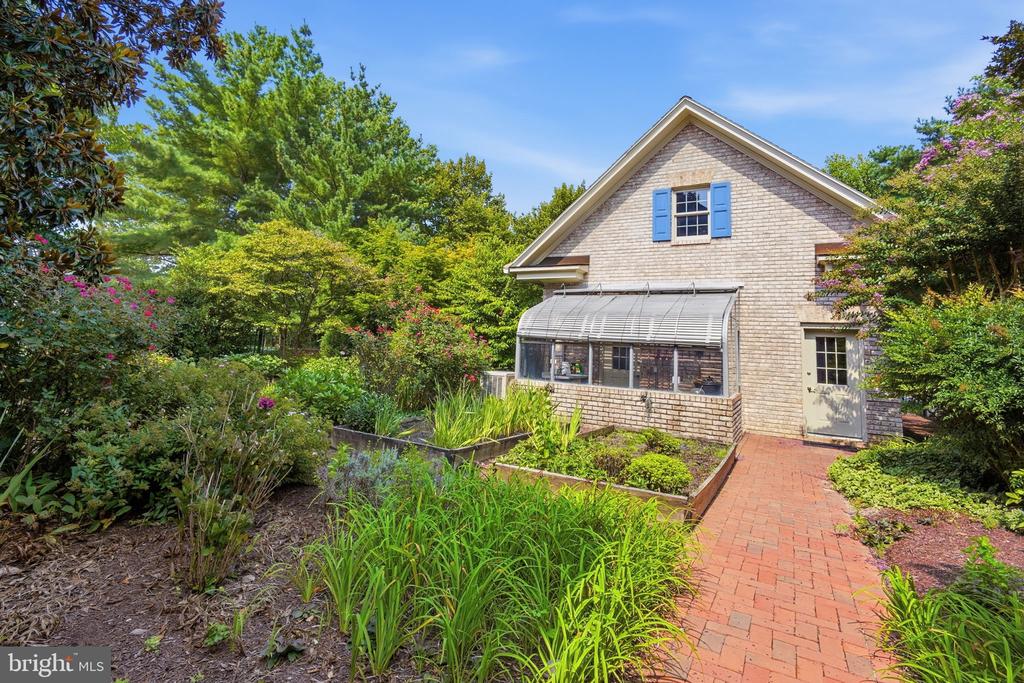 7040 OLD SCHOOL HOUSE LANE