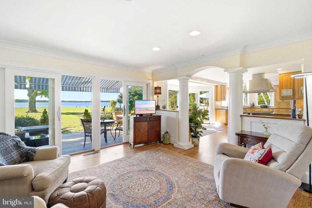 8242 INGLETON CIRCLE