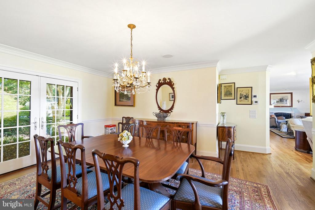 8242 INGLETON CIRCLE