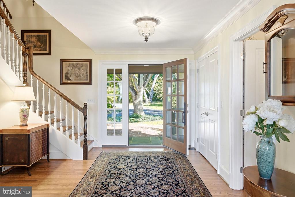 8242 INGLETON CIRCLE