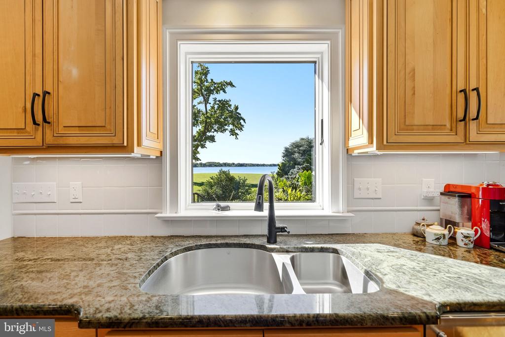 8242 INGLETON CIRCLE