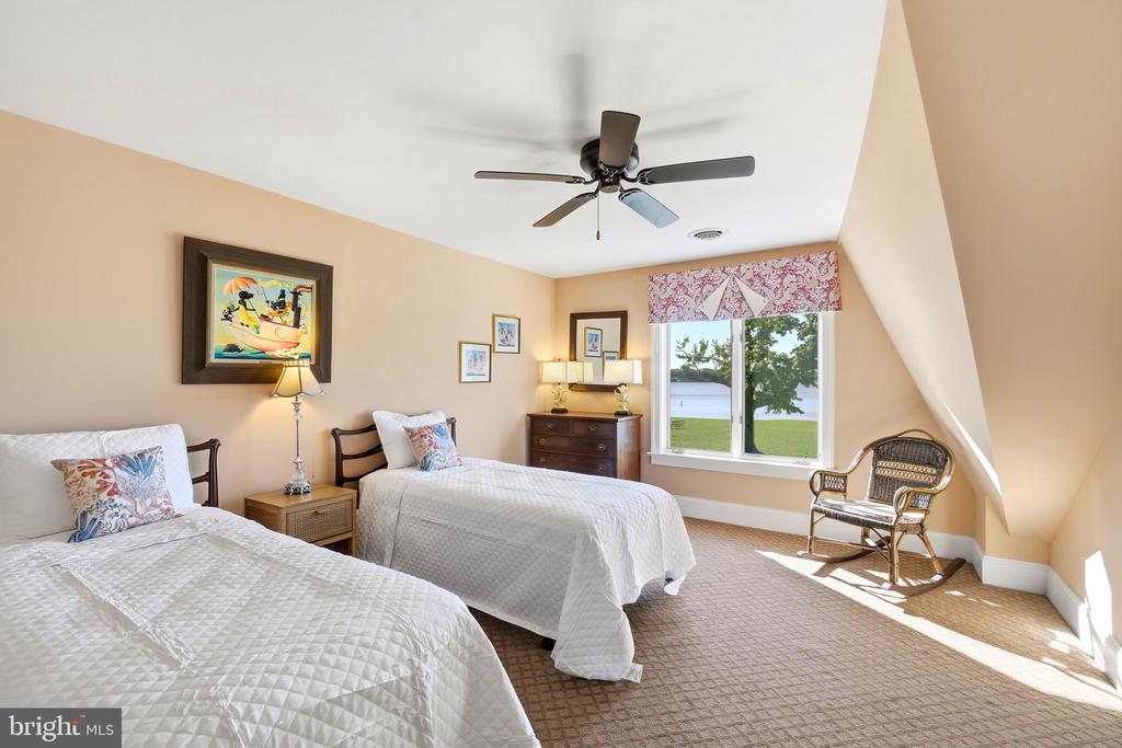 8242 INGLETON CIRCLE