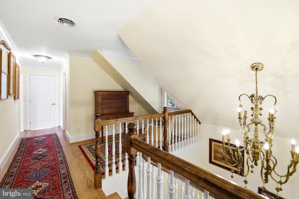 8242 INGLETON CIRCLE