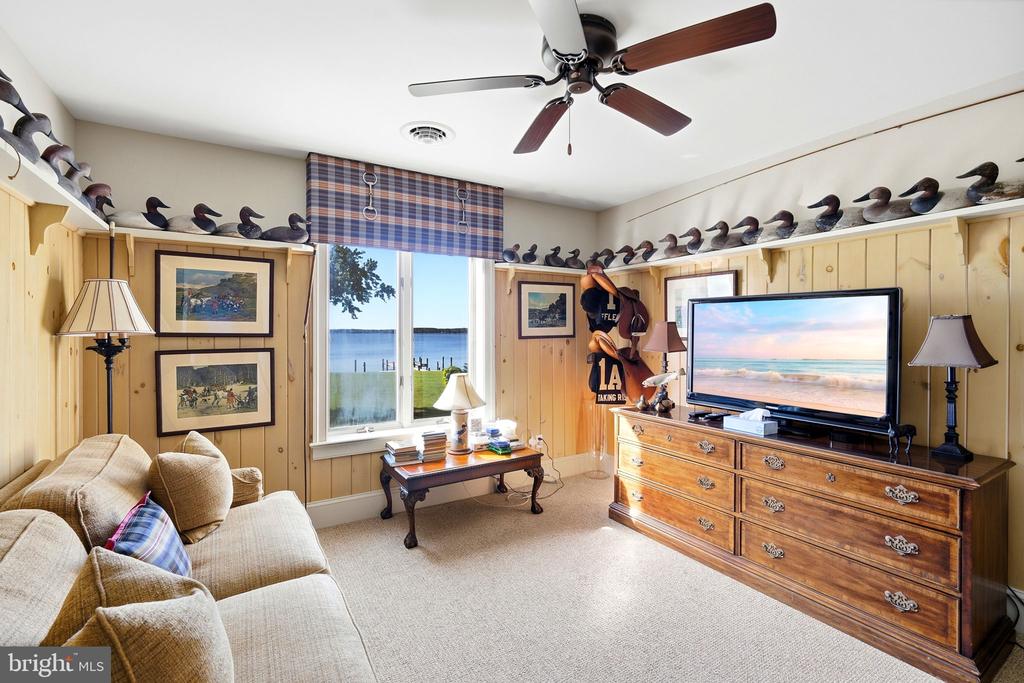 8242 INGLETON CIRCLE