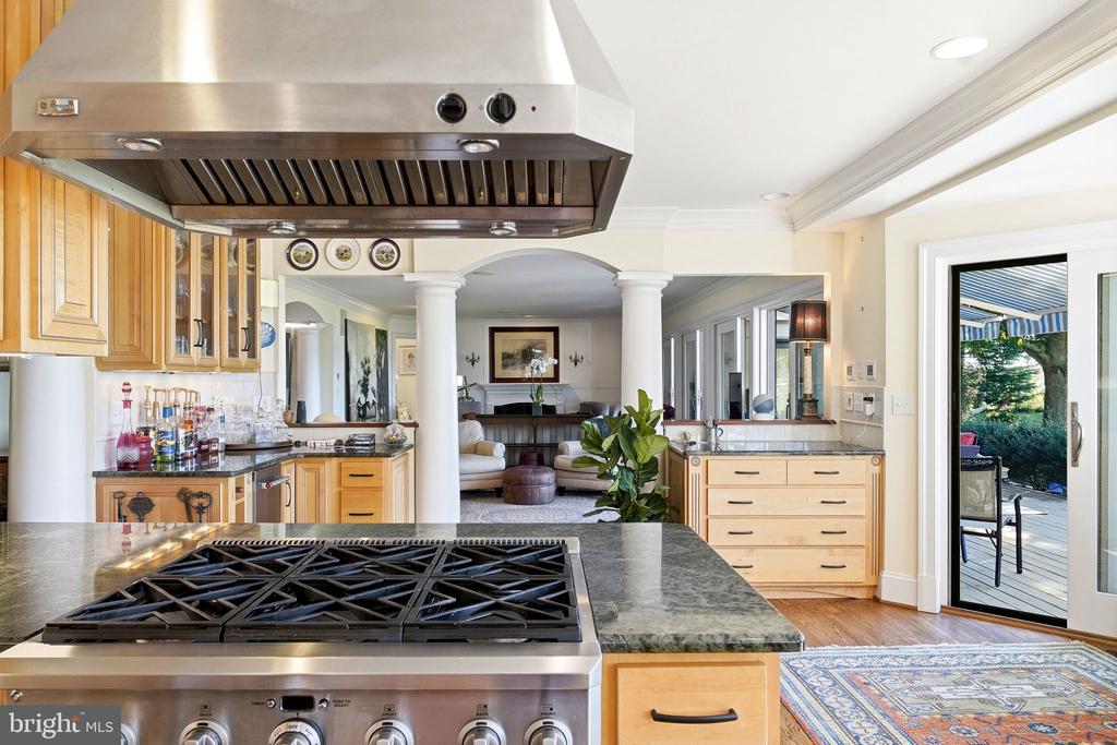 8242 INGLETON CIRCLE