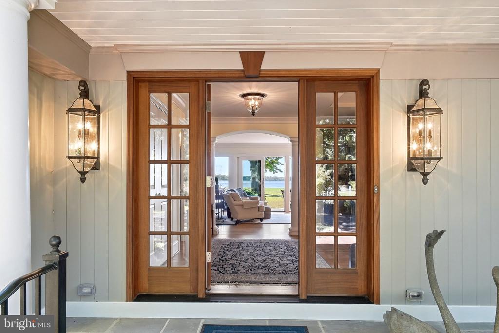 8242 INGLETON CIRCLE