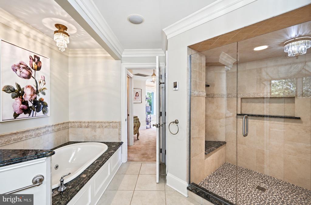 8242 INGLETON CIRCLE