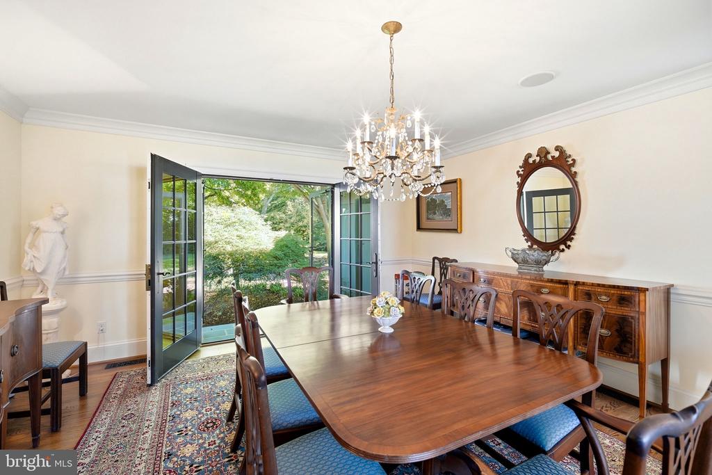 8242 INGLETON CIRCLE