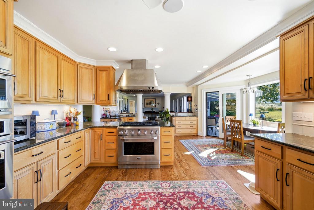 8242 INGLETON CIRCLE