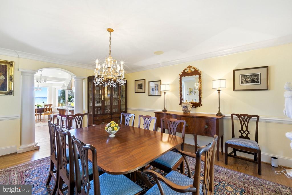 8242 INGLETON CIRCLE