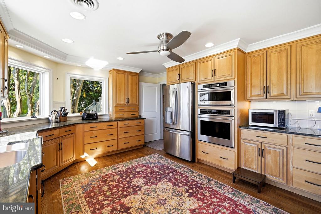 8242 INGLETON CIRCLE