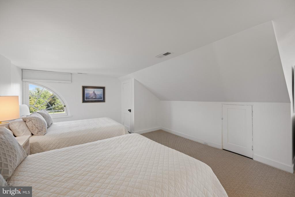 26546 PRESQUILE FARM DRIVE