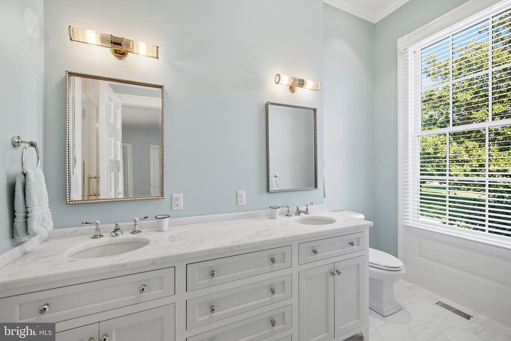 26546 PRESQUILE FARM DRIVE