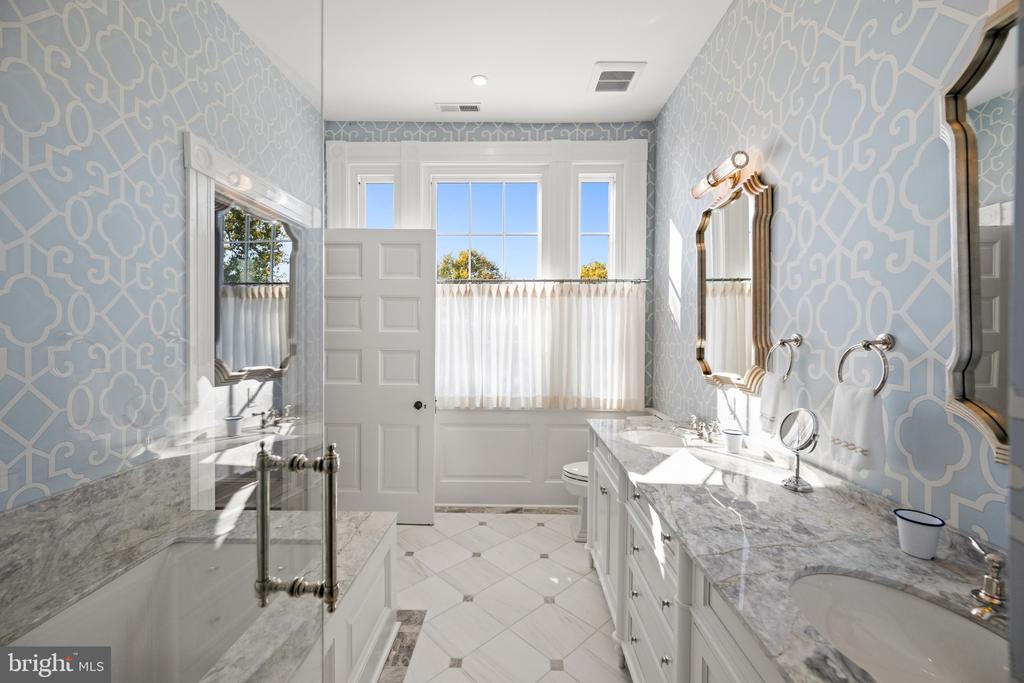 26546 PRESQUILE FARM DRIVE