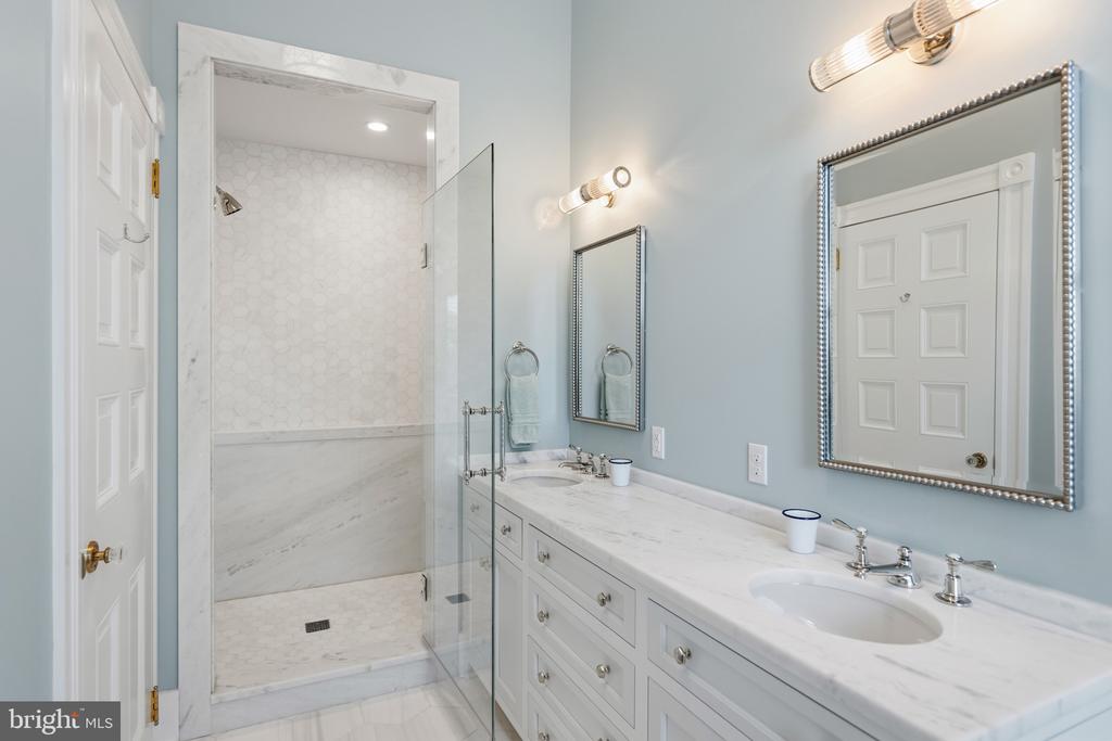 26546 PRESQUILE FARM DRIVE