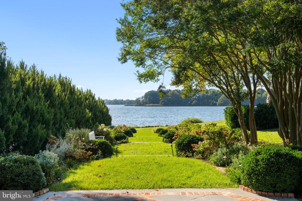 26546 PRESQUILE FARM DRIVE